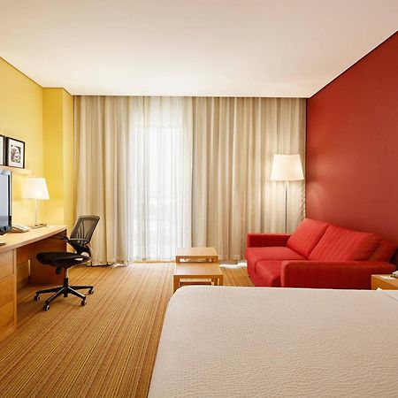 Courtyard By Marriott Leon At The Poliforum Eksteriør bilde