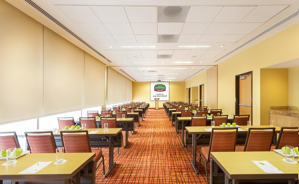 Courtyard By Marriott Leon At The Poliforum Eksteriør bilde