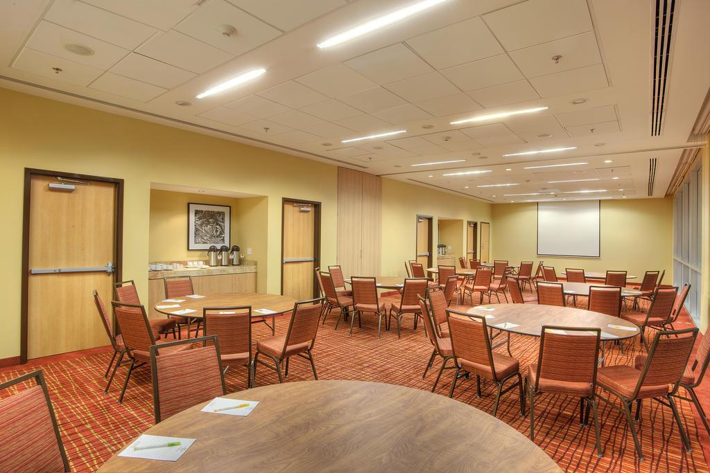Courtyard By Marriott Leon At The Poliforum Eksteriør bilde