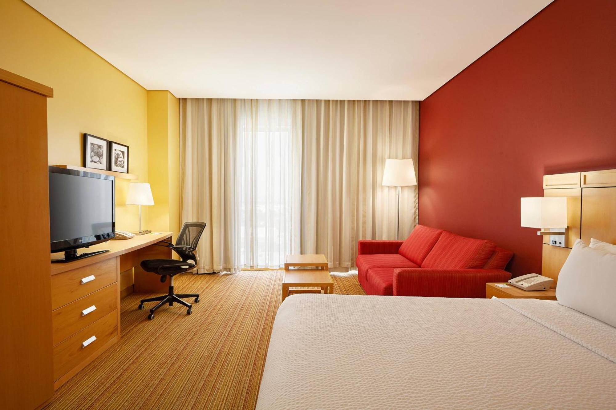 Courtyard By Marriott Leon At The Poliforum Eksteriør bilde