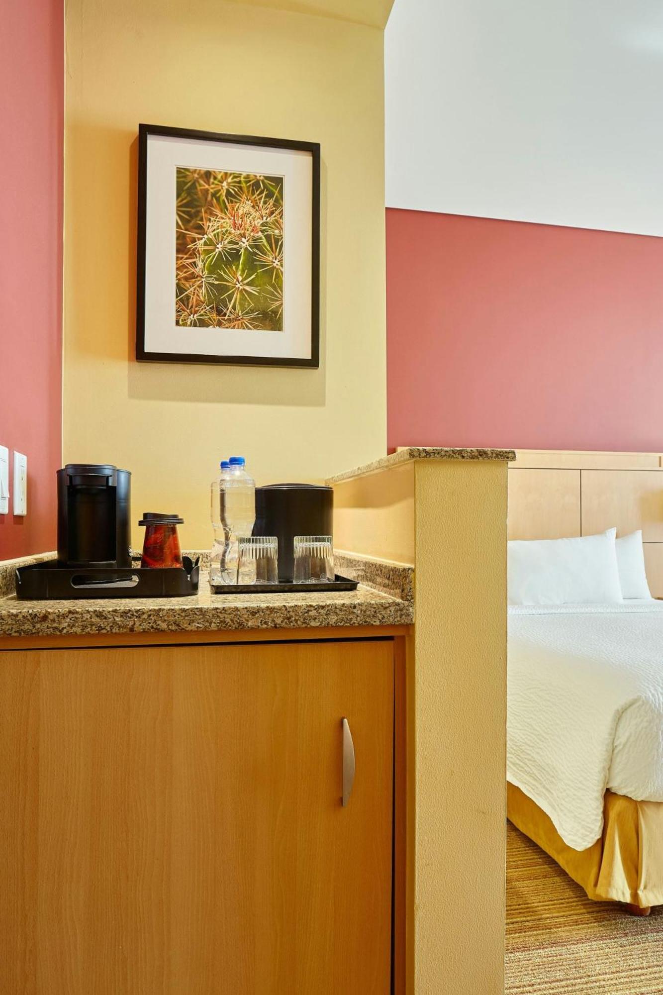 Courtyard By Marriott Leon At The Poliforum Eksteriør bilde