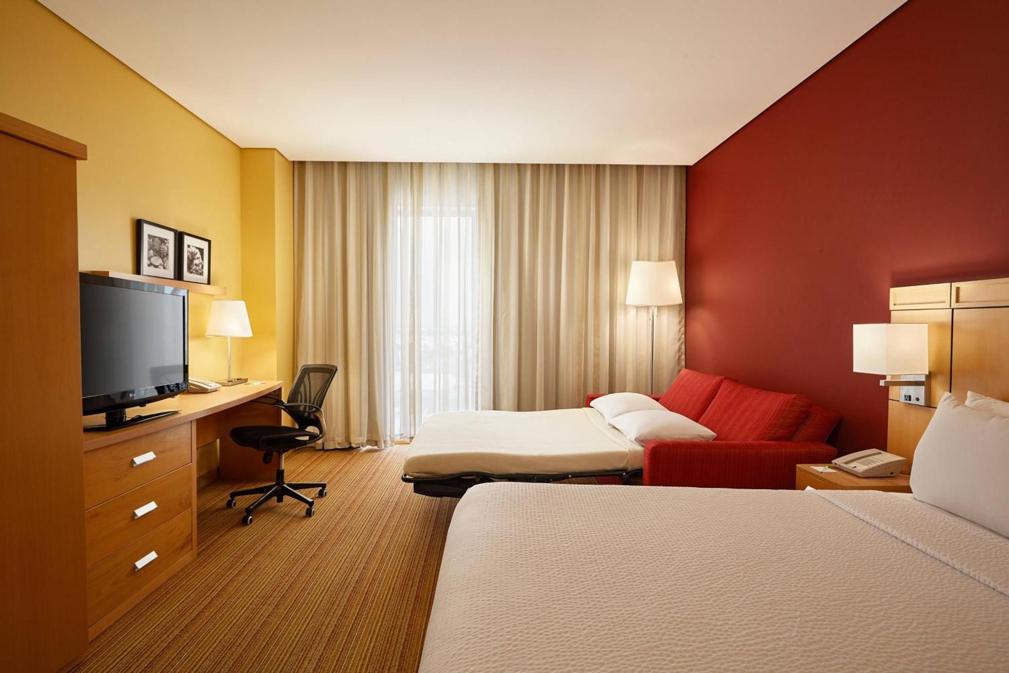 Courtyard By Marriott Leon At The Poliforum Eksteriør bilde