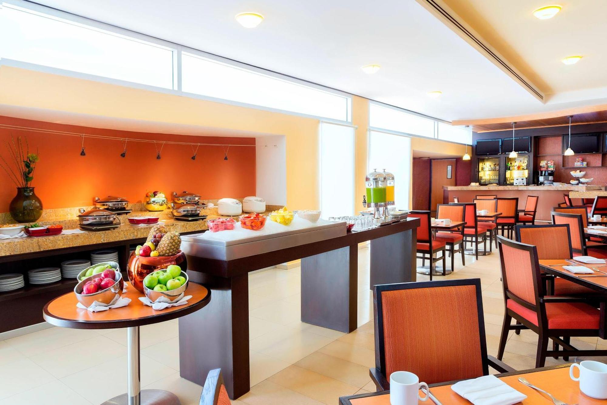 Courtyard By Marriott Leon At The Poliforum Eksteriør bilde
