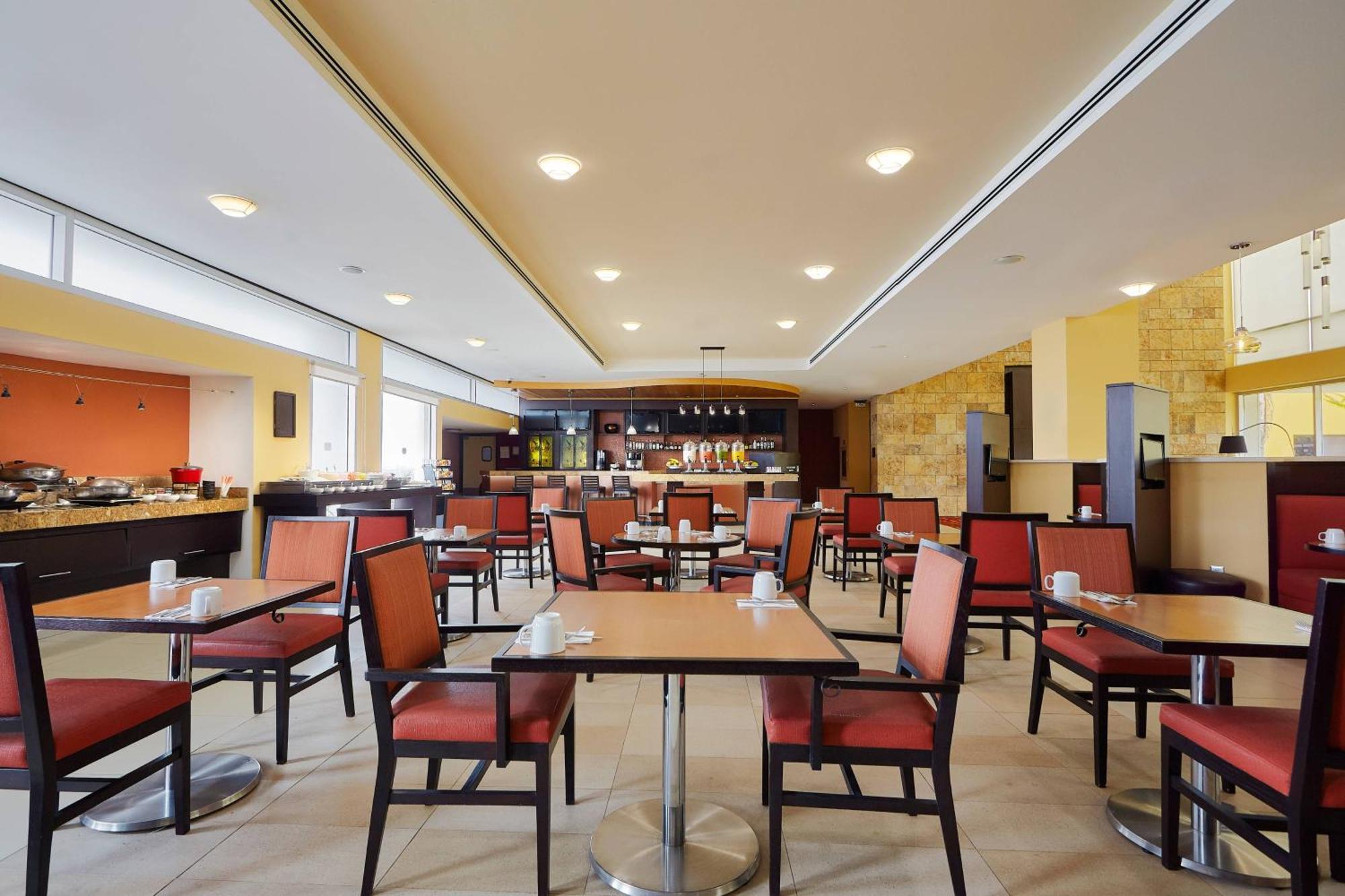 Courtyard By Marriott Leon At The Poliforum Eksteriør bilde