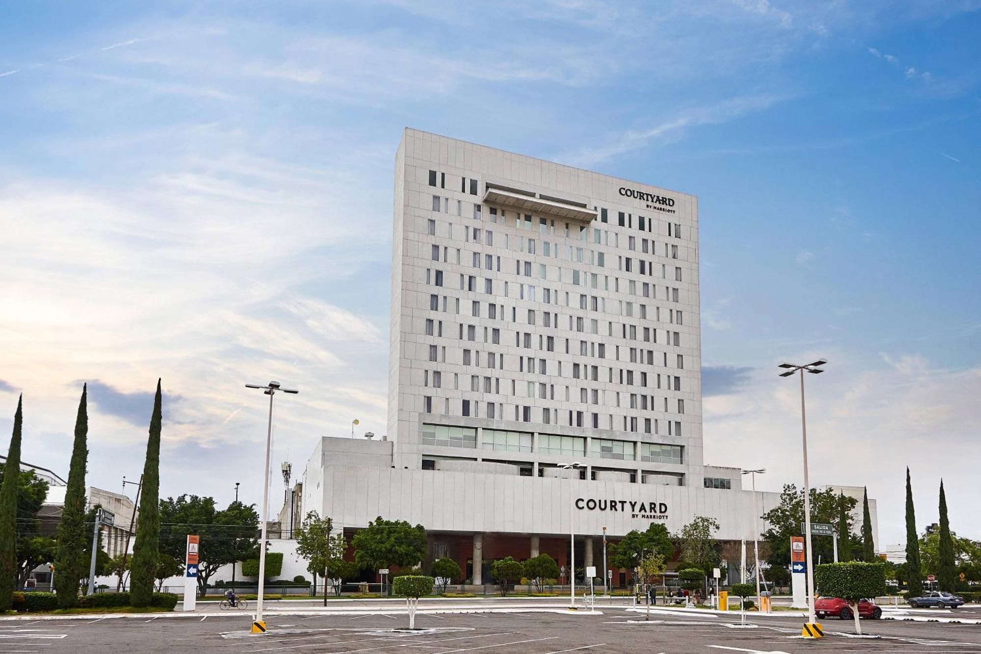 Courtyard By Marriott Leon At The Poliforum Eksteriør bilde